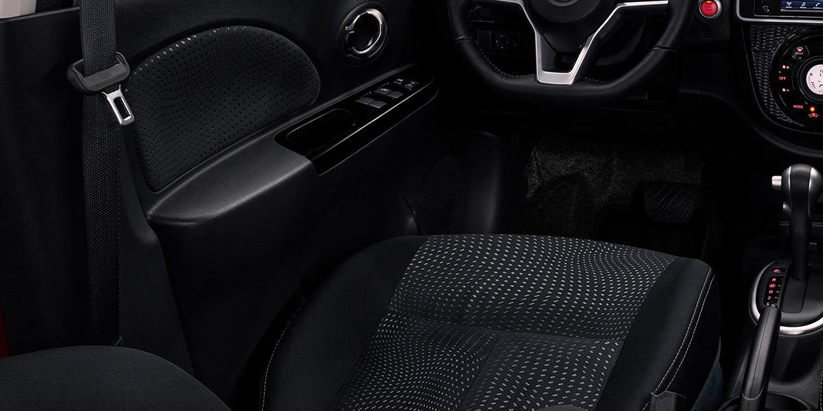  Nissan March Interior3